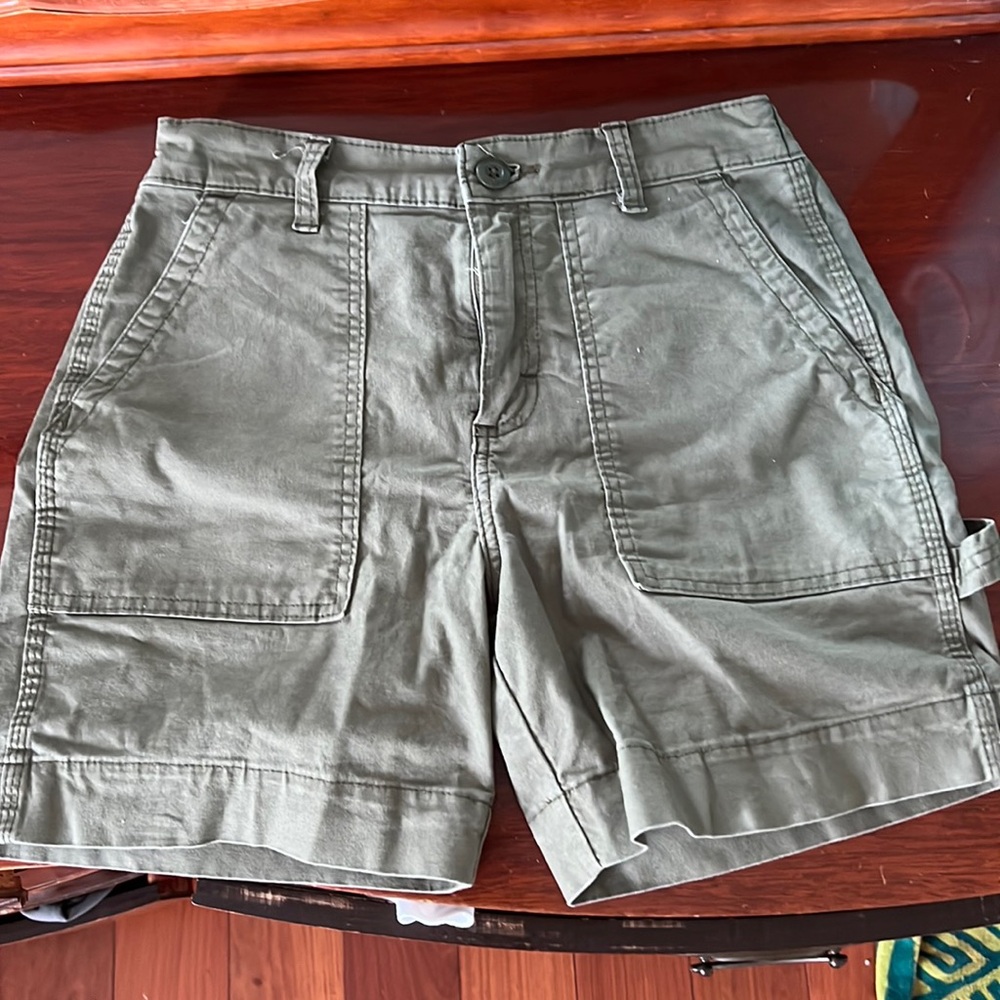 Lee size 4 cargo carpenter shorts green